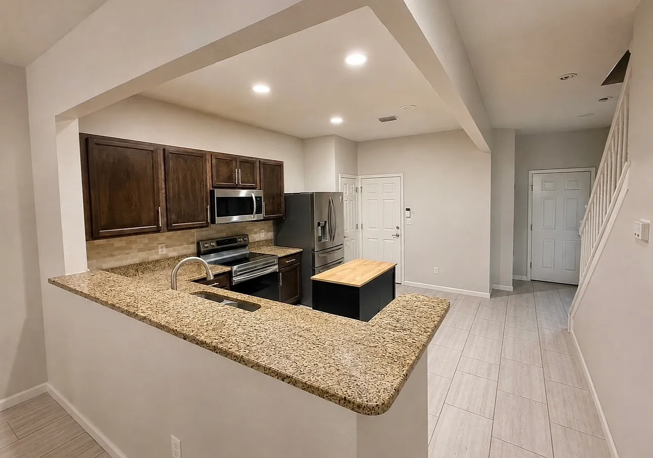 3 bed, 2.5 bath, 1622 sqft, $2,500 — Photo 3