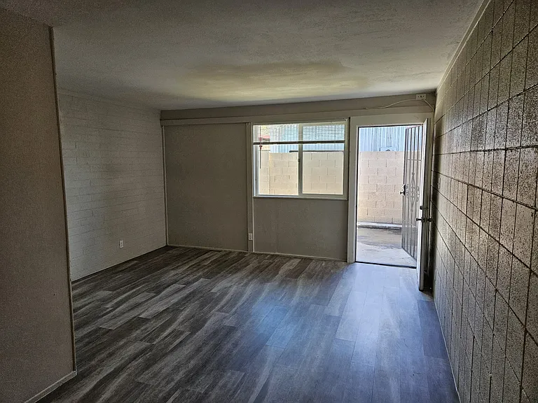 2016 W Cactus Rd #B — Photo 15
