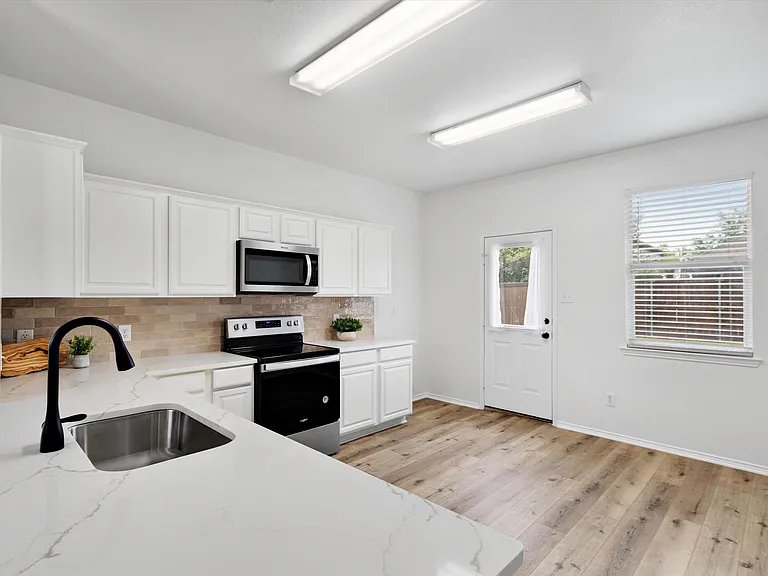 2405 Itasca Dr — Photo 8
