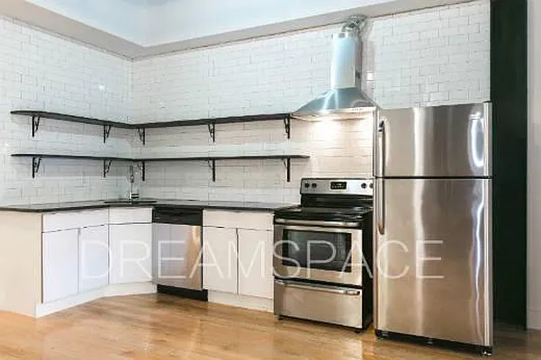 Rented by Dream Space Realty | media 52