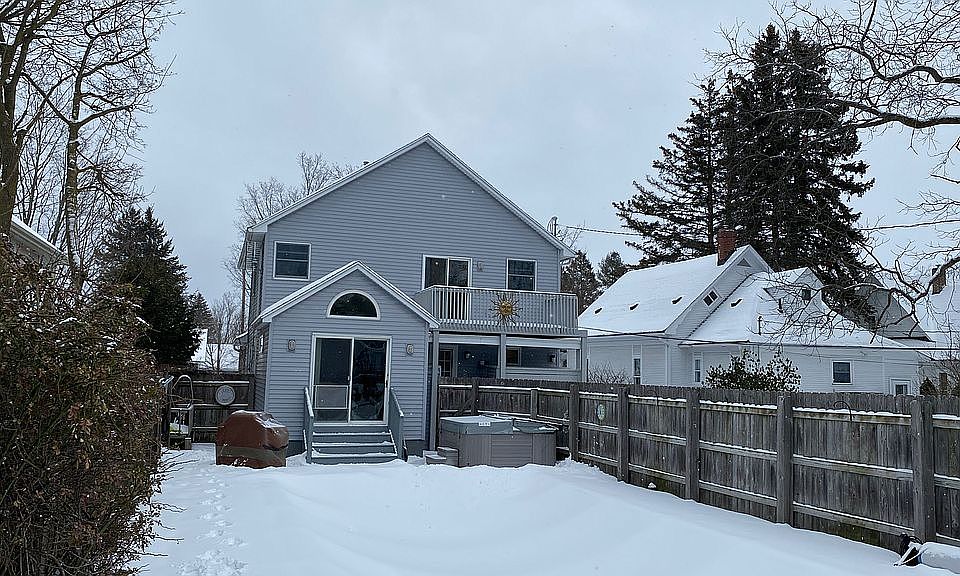2nd image of 119 Monroe St