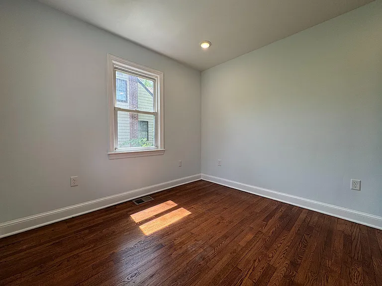 9405 Rhode Island Ave — Photo 11