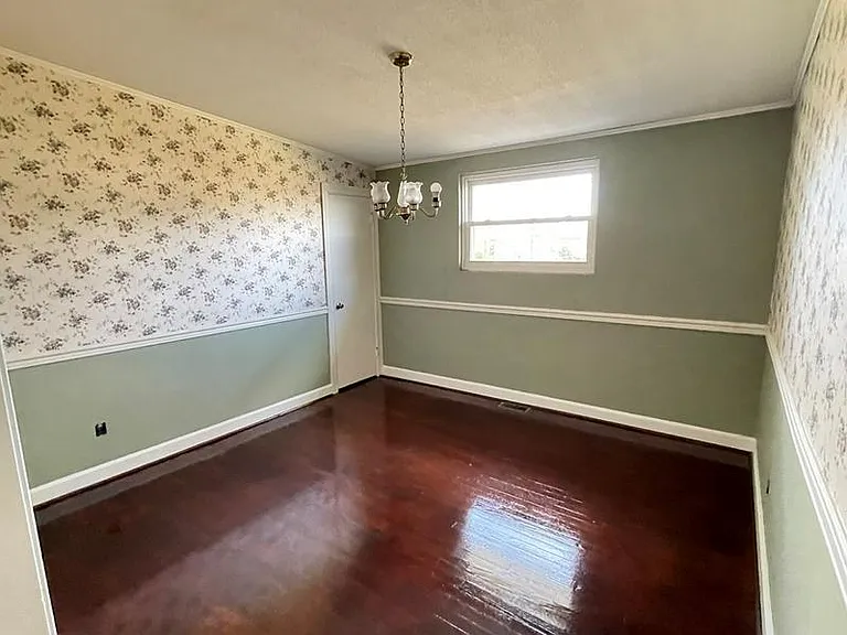 314 W Station St — Photo 11