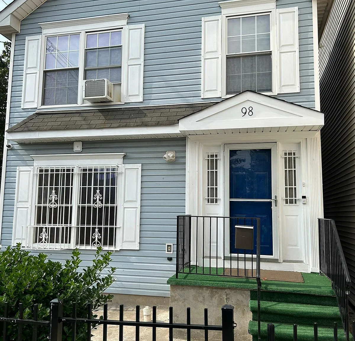 3 bed, 2112 sqft, $2,300 — Photo 2
