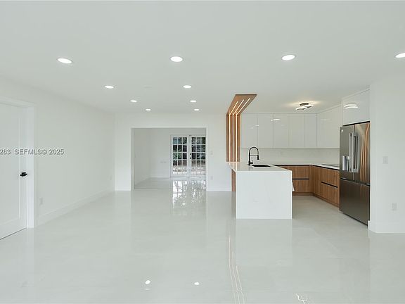 3rd image of 6321 Farragut St