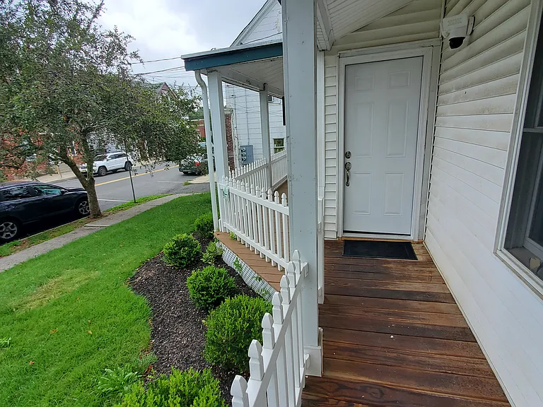 11 Franklin Ave #4 — Photo 2