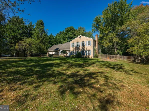 9704 Darlene Ln, Great Falls, VA 22066