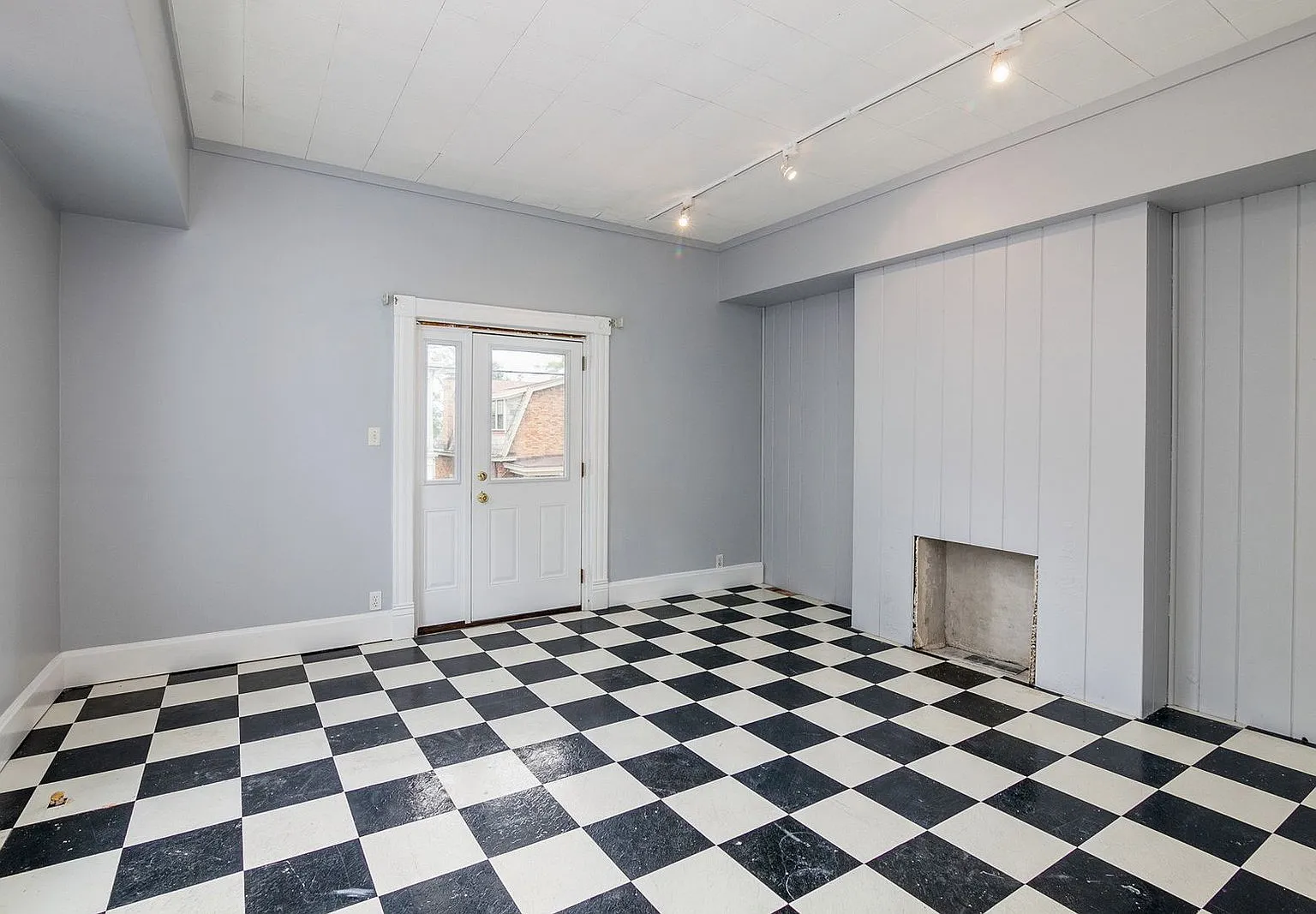 4 bed, 2.5 bath, 2700 sqft, $3,800 — Photo 3