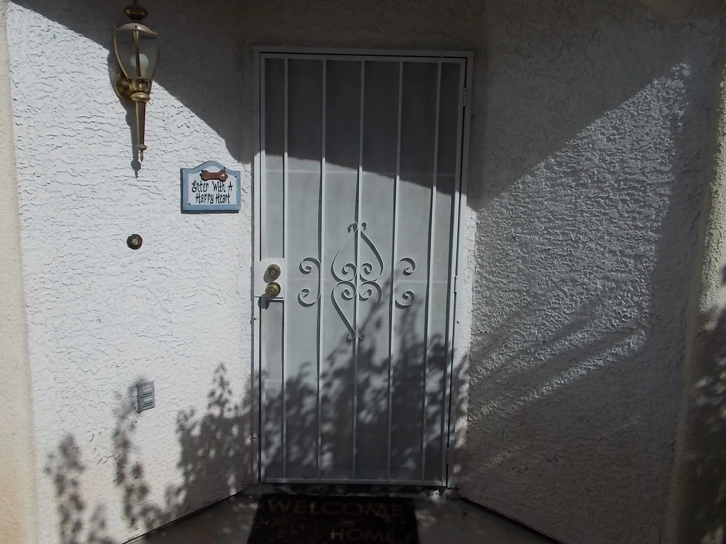 Charming 3BR/2.5BA Home in Gated Spring Valley Community Private Yard & Fruit Trees — Photo 2