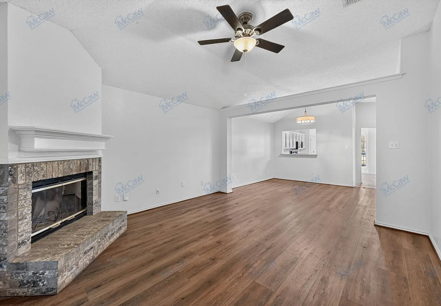 3 bed, 2.0 bath, 1484 sqft, $2,200 — Photo 4