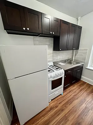 Rented by Amorelli Realty | media 18