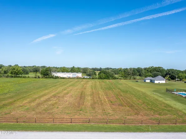 Drake Elm Ln, New Iberia, LA 70563