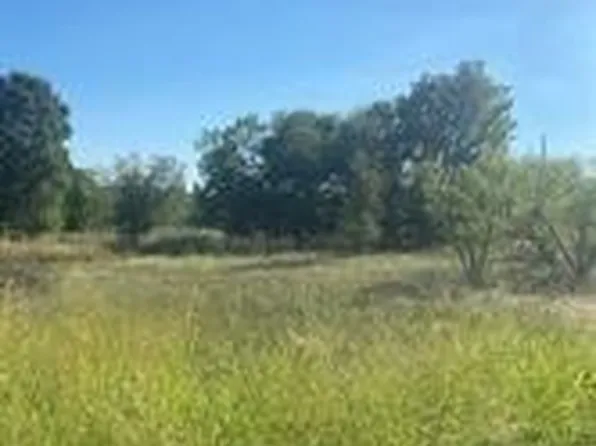 102 Brookview Ct, Bridgeport, TX 76426