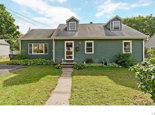 306 Roger Williams Rd, Bridgeport, CT 06610