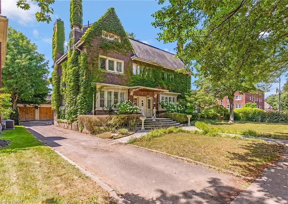 1st image of 122 Dufferin Ave