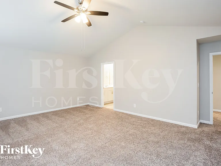 2209 Rolling Hills Dr — Photo 11