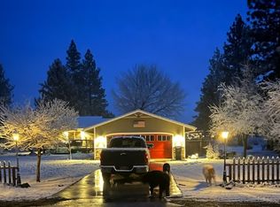 16412 Lake Shore Dr, Weed, CA 96094