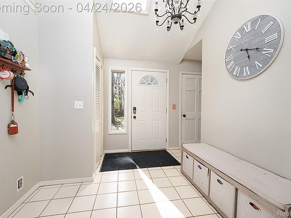 2nd image of 9820 Oakhurst Rd
