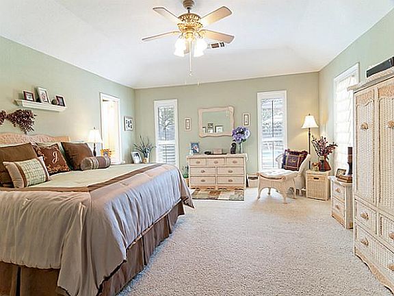 4th image of 2426 Wimbledon Dr