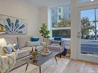 503 NE 72nd St — Photo 2