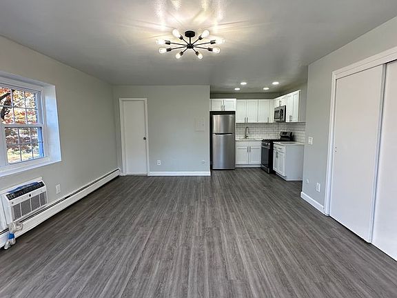 4th image of 346 Franklin Pl APT 5