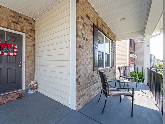 4th image of 2045 Newport Dr