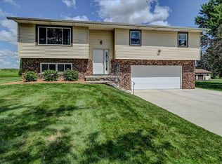 1300 Prairie Village Rd, Deerfield, WI 53531