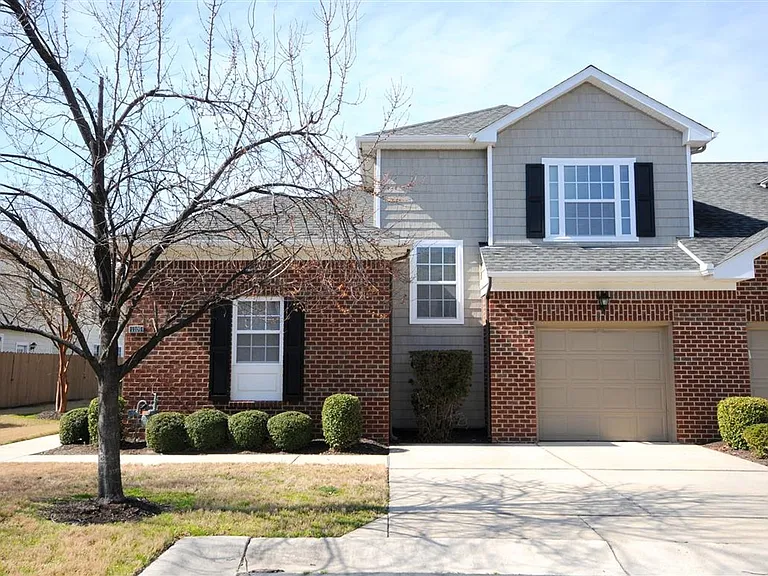 1101 Tenbury Pl — Photo 3