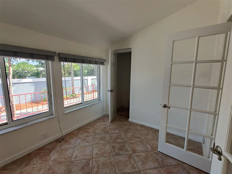 733 NE 18th Ave — Photo 14