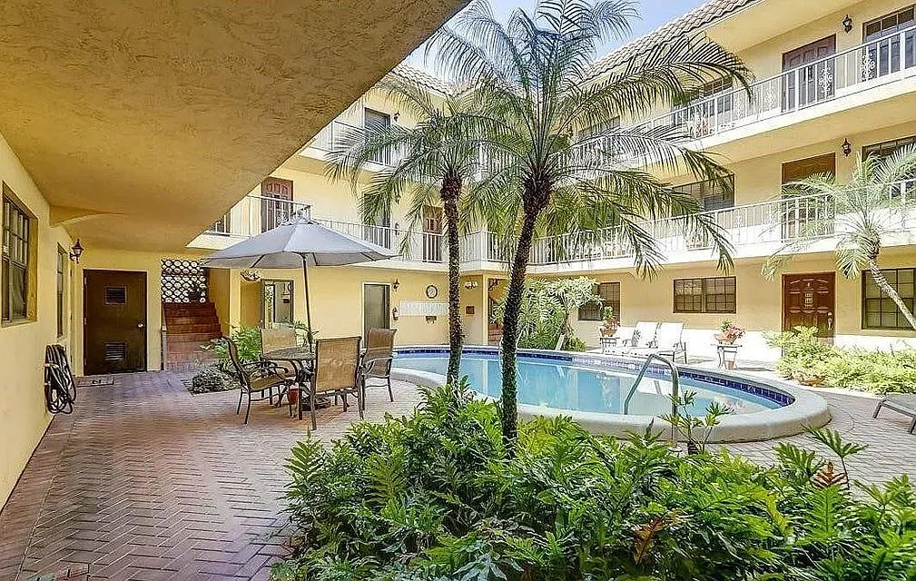 2 bed, 2.0 bath, 960 sqft, $2,500 — Photo 1