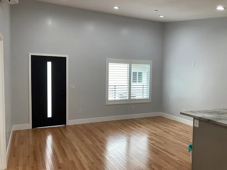 218 Electric Ave #A — Photo 2