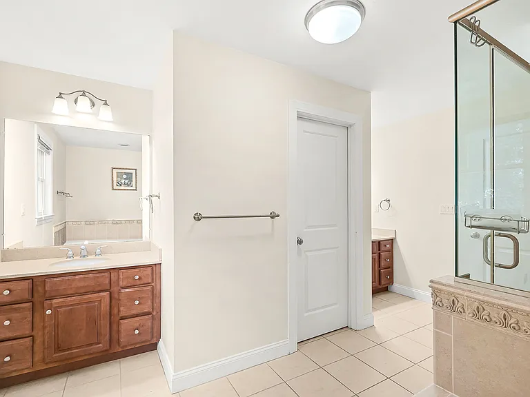 46 Loring Ave — Photo 34