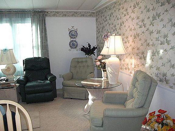 4th image of 3133 Junction Cir