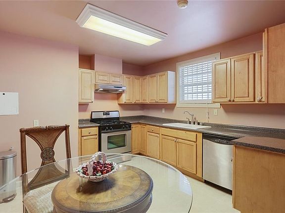 4th image of 3918 Pauger St