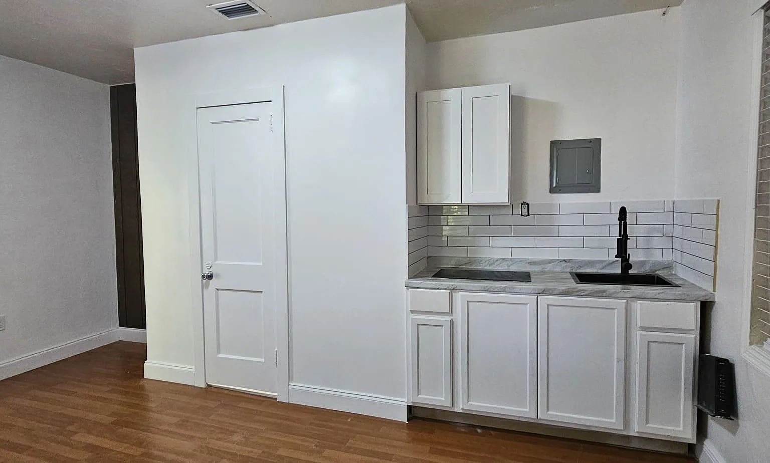 Studio, 400 sqft, $1,500 — Photo 3