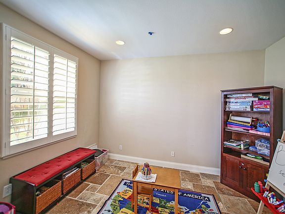 4th image of 21 Wild Rose Pl