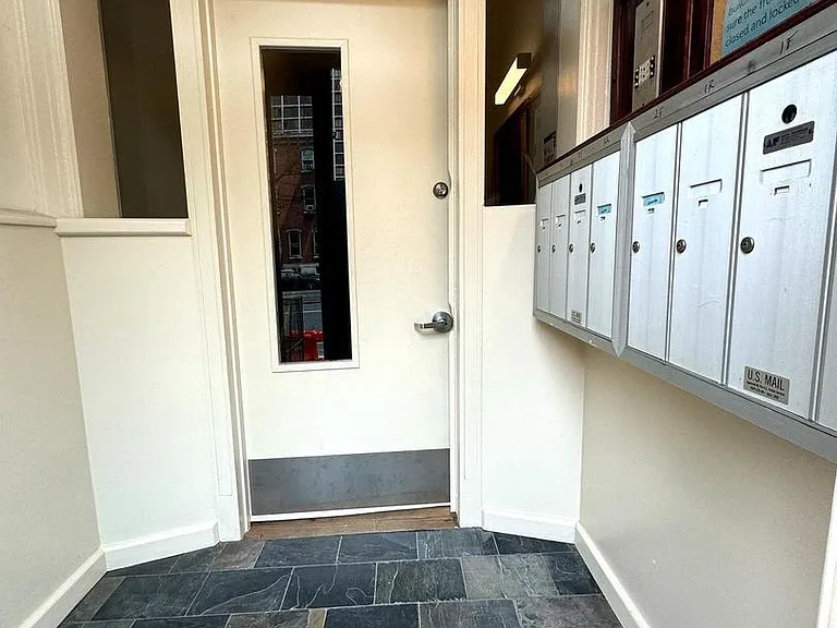 2029 Spring Garden St #4F — Photo 8