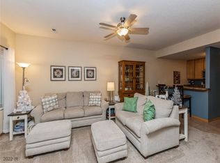 2241 Hart Ave APT 4, Des Moines, IA 50320