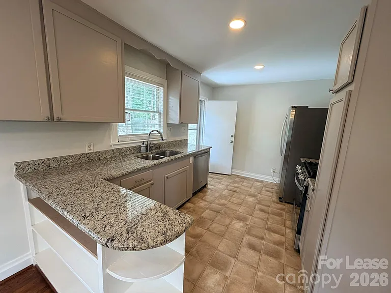 1411 Richland Dr — Photo 11
