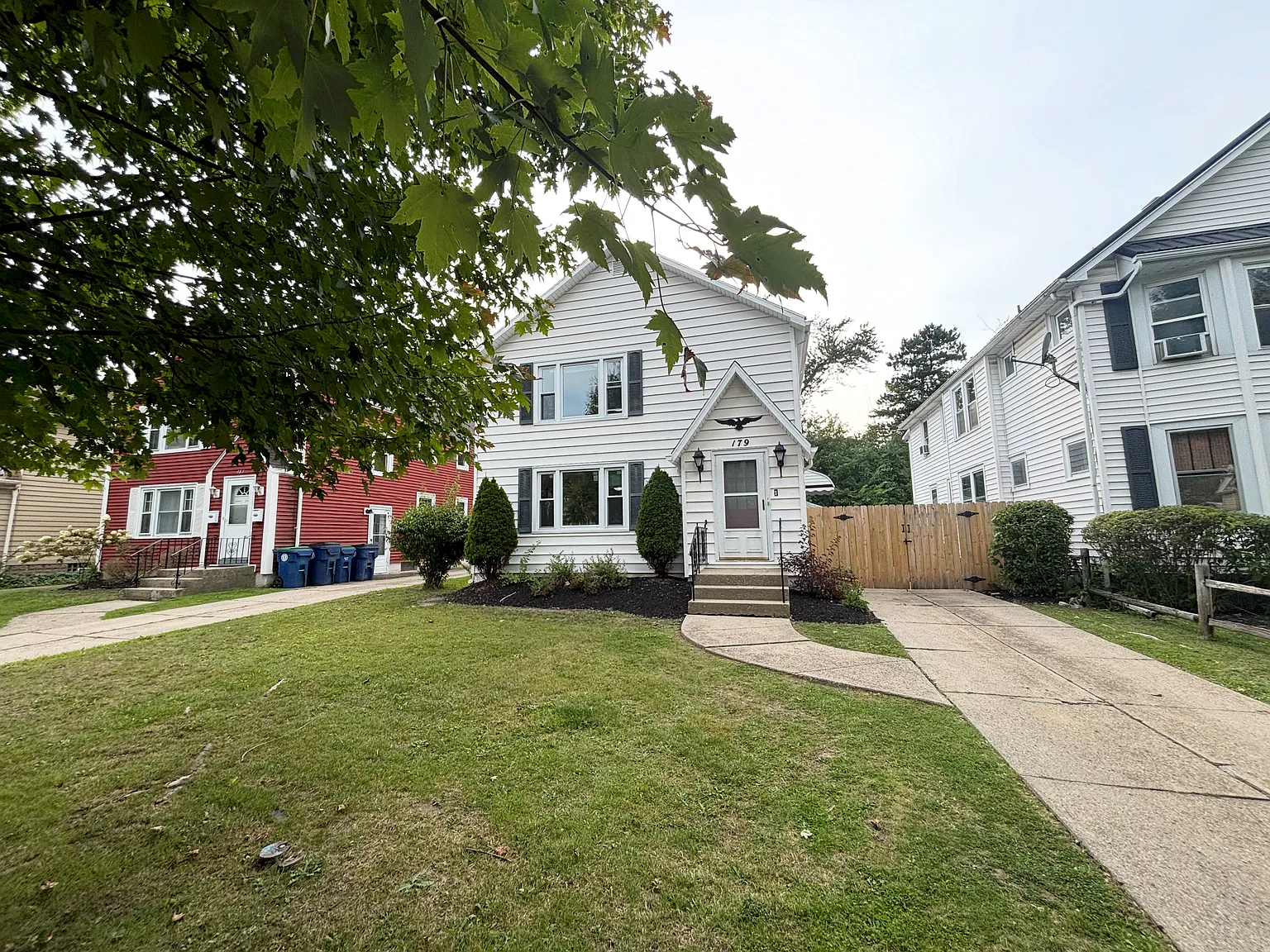 2 bed, 920 sqft, $2,000 — Photo 2