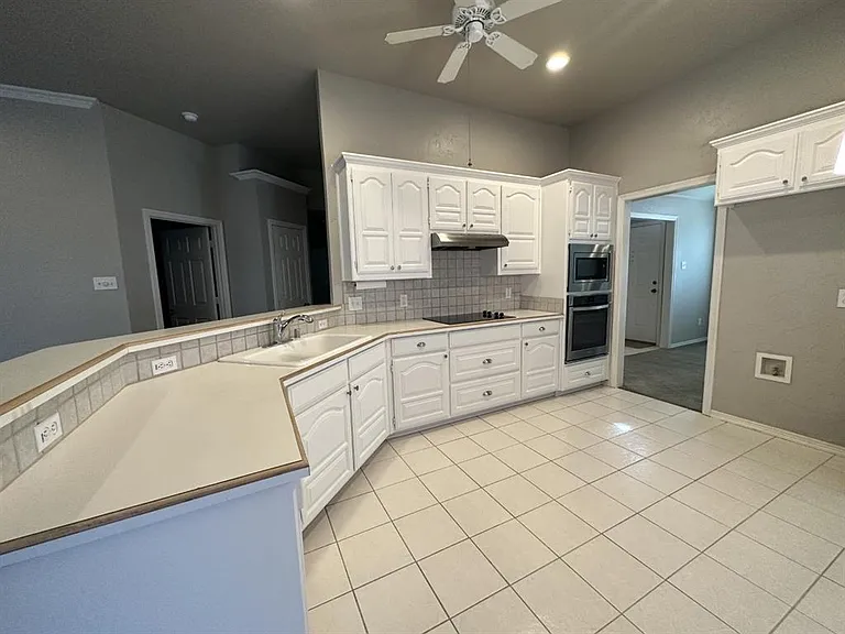 Plenty of space to enjoy cooking.