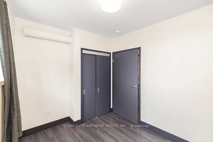 121 King St E #501 — Photo 15