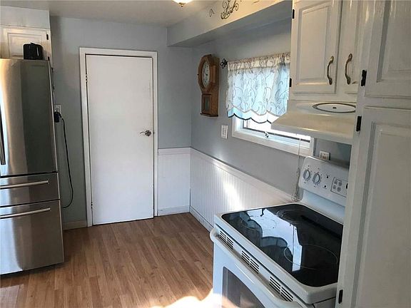 3rd image of 10037 Main St