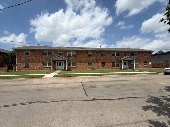 2266 W Oak St, Denton, TX 76201