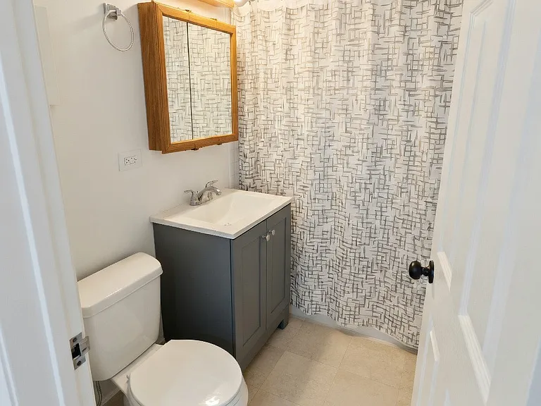 933 College Ave #B — Photo 6