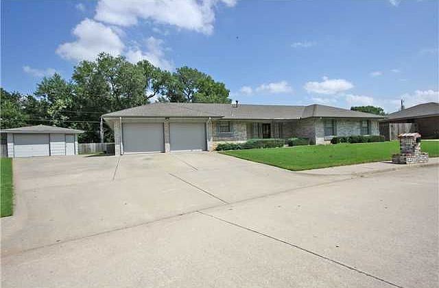 1st image of 915 Kouba Dr