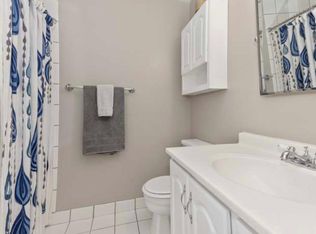 1122 W Newport Ave APT 2A, Chicago, IL 60657
