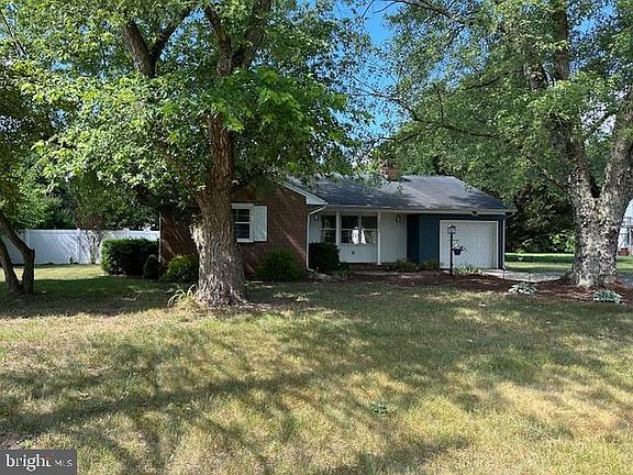 2nd image of 1002 Sherwood Cir