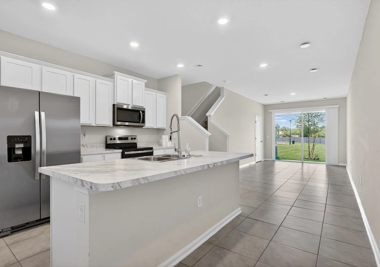 Townhome in Rivergate — Photo 4