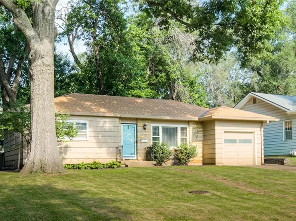 8348 Locust St, Kansas City, MO 64131